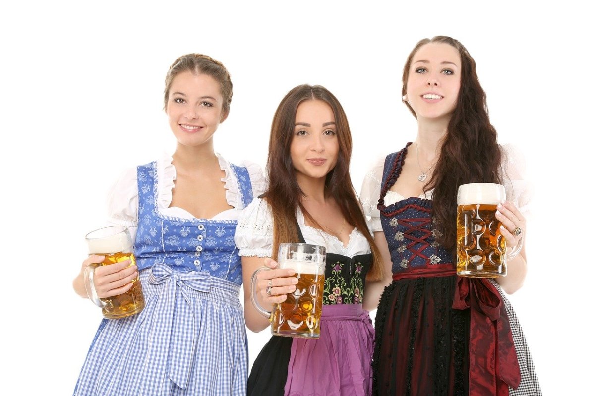 Dirndl Trachten Bier Kellnerinnen