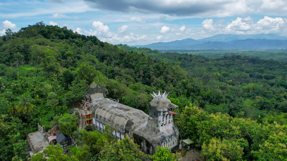 Eine Luftansicht der Hühner-Kirche in Magelang, Indonesien.