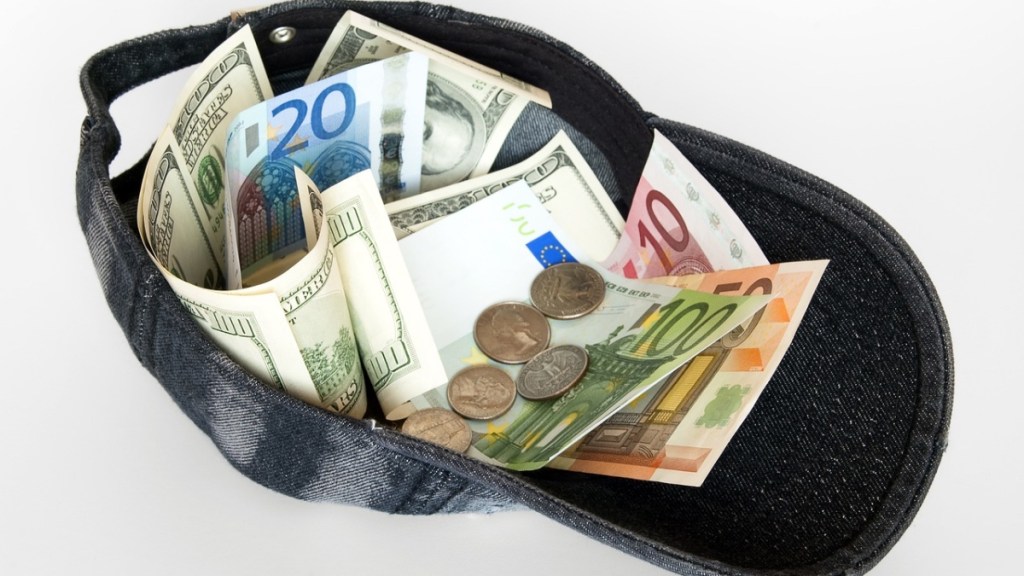 Anwalt-Witz: Anwalt legt auf Beerdigung Geld ins Grab