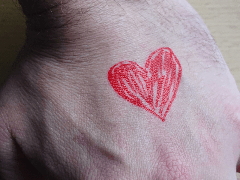 vater-herz-hand-chef-grund-twitter-tbn-seo