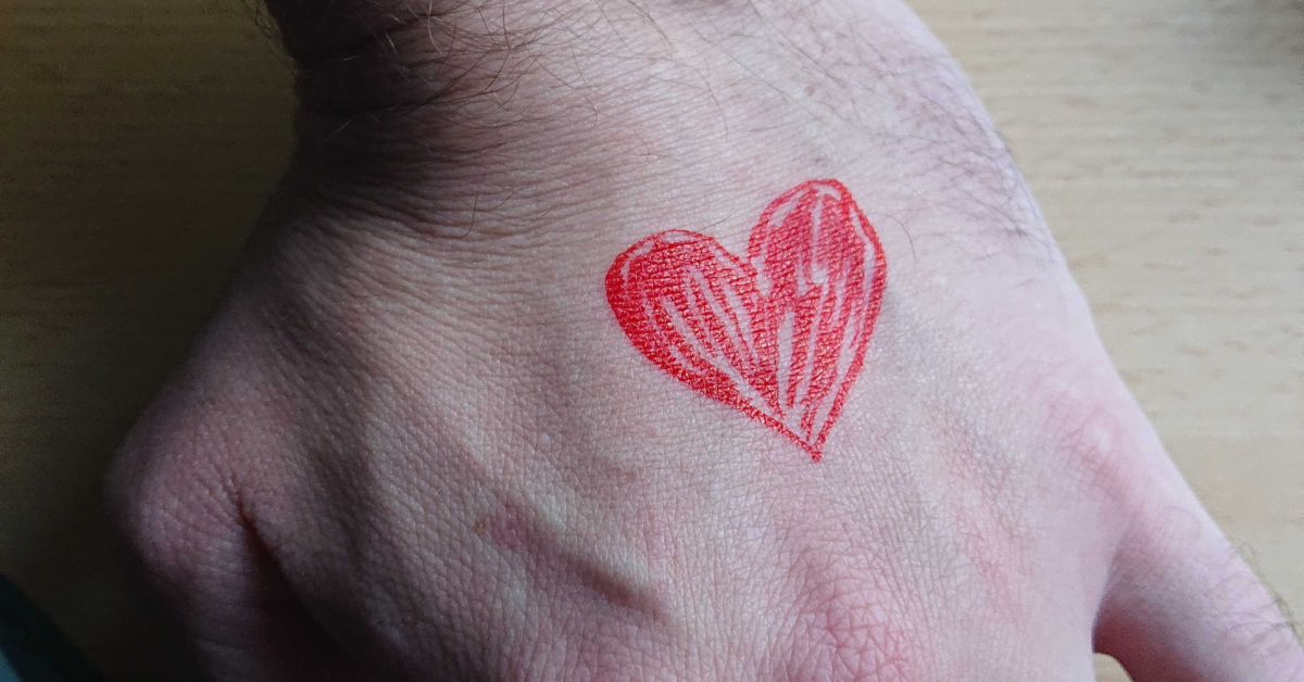 vater-herz-hand-chef-grund-twitter-tbn-seo