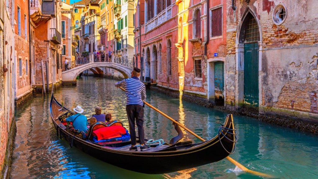 Venedig, Italien: Romantik auf der Überholspur
